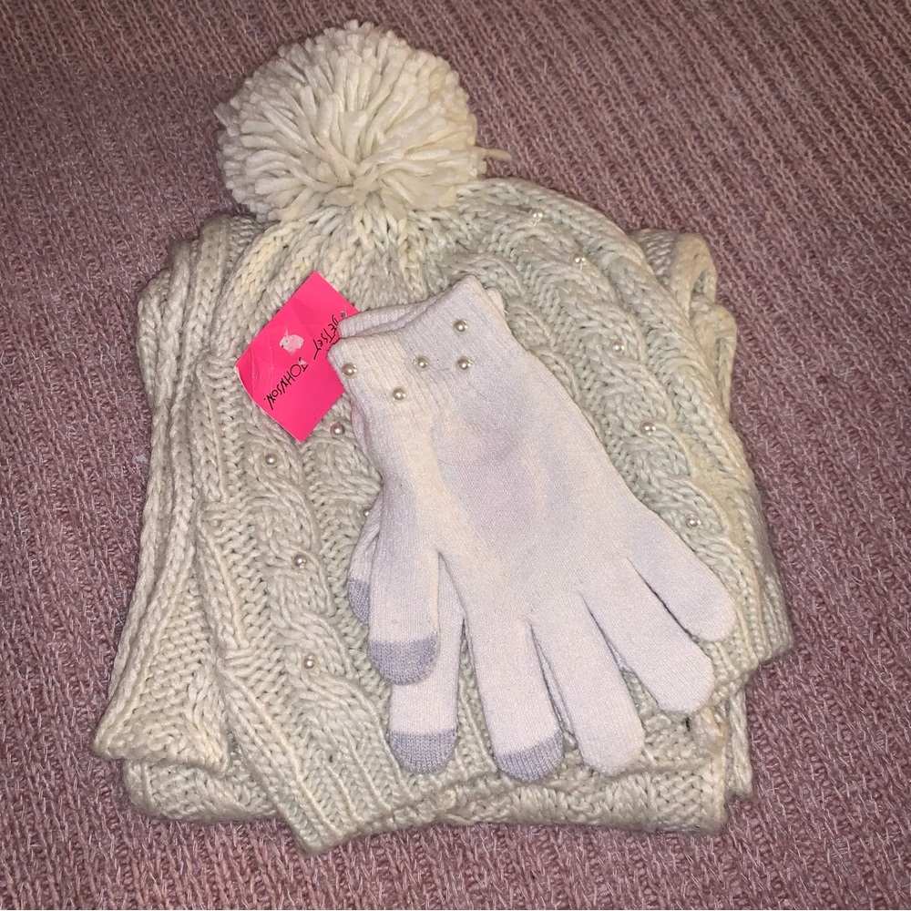 NEW: Betsey Johnson Holiday Gift Set in Ivory